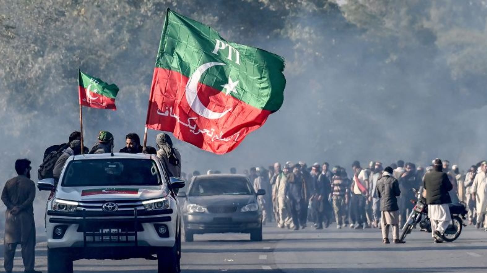 Una capital bloqueada, internet cortada y manifestantes enfrentados a la Policía. ¿Qué está pasando en Pakistán?